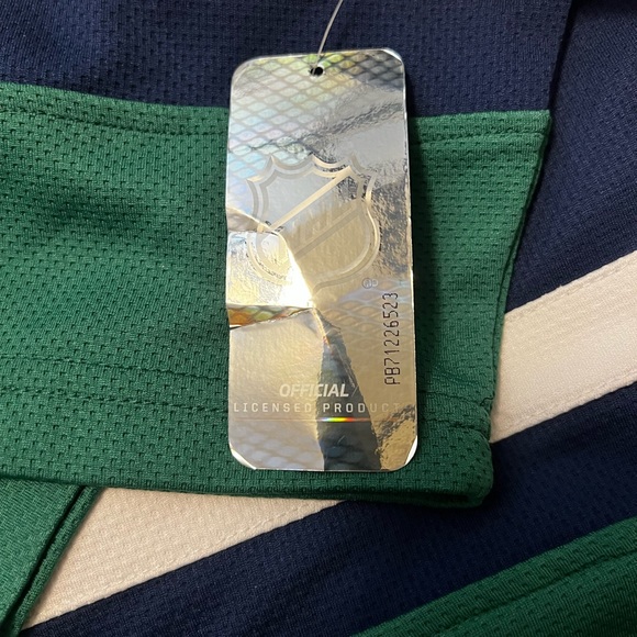 Vancouver Canucks Jersey - Picture 3 of 5